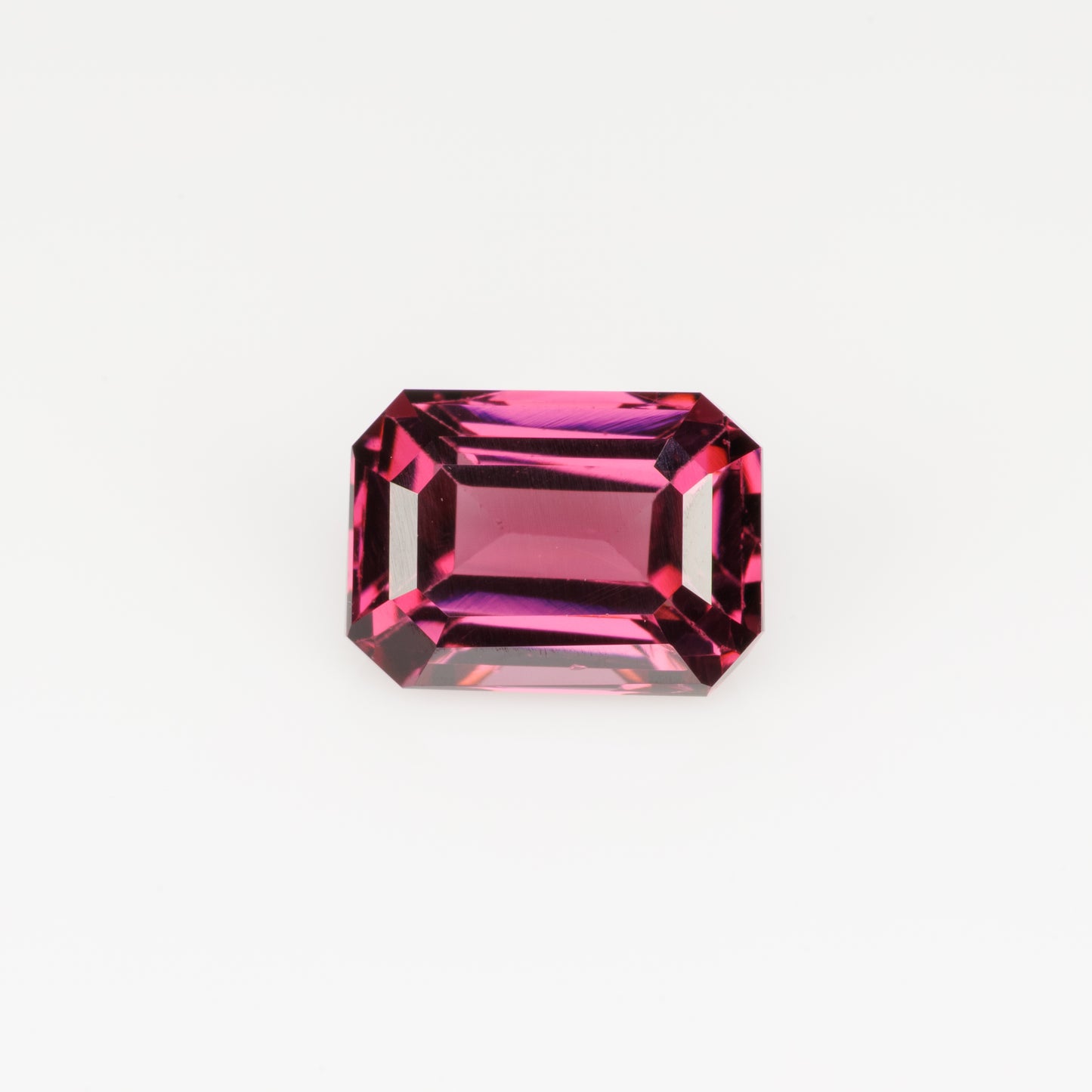 Faceted rhodolite garnet, 1.735 cts