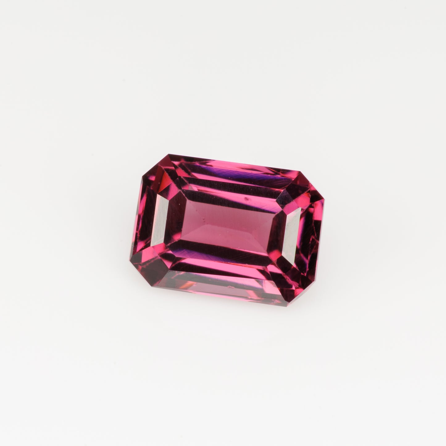 Faceted rhodolite garnet, 1.735 cts