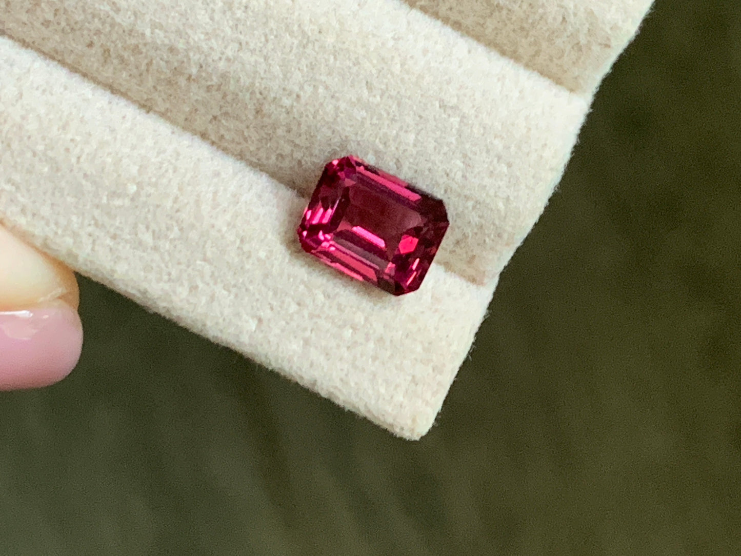 Faceted rhodolite garnet, 2 cts