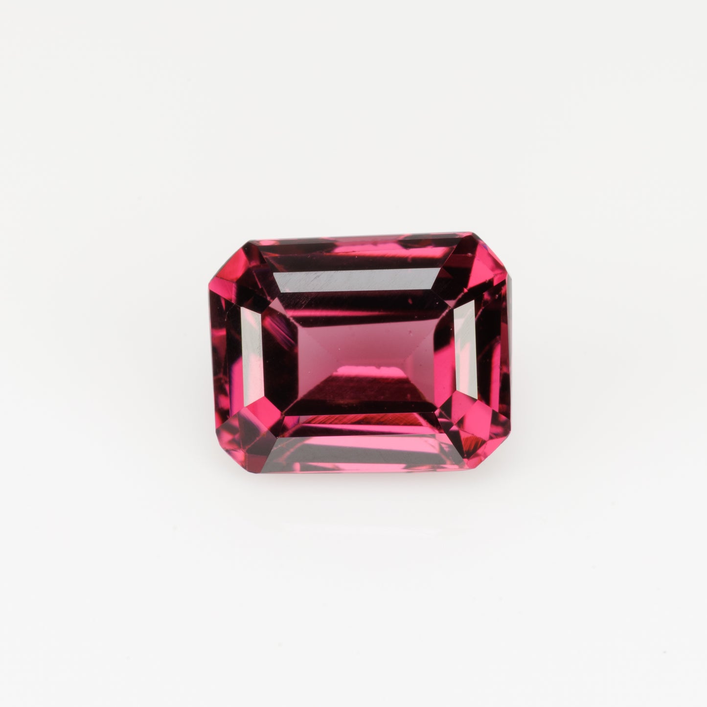 Faceted rhodolite garnet, 2 cts