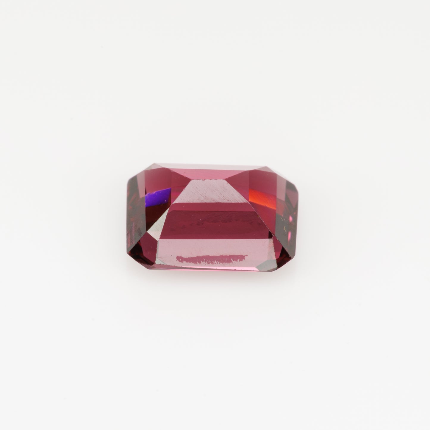 Faceted rhodolite garnet, 2 cts