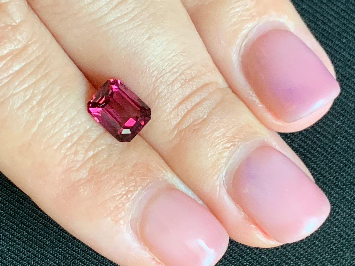 Faceted rhodolite garnet, 2 cts