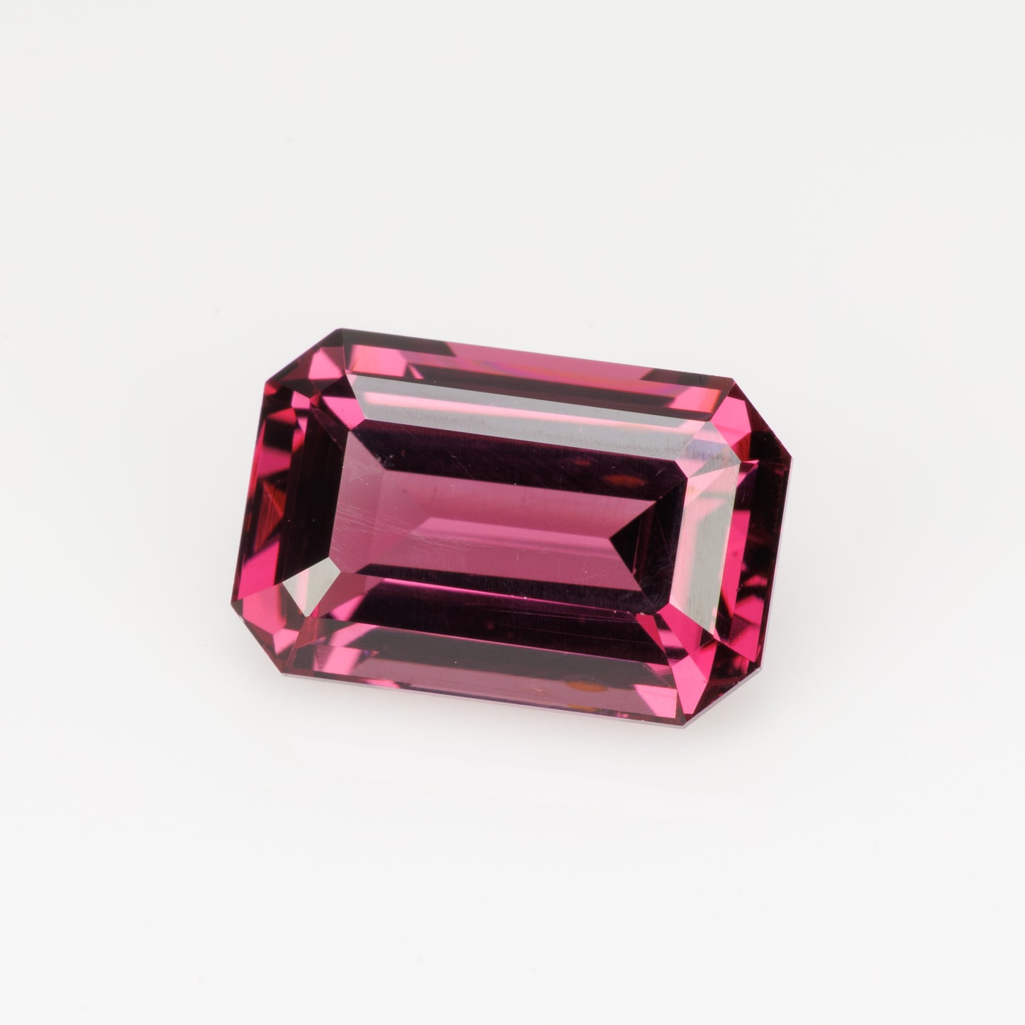 Faceted rhodolite garnet, 3 cts