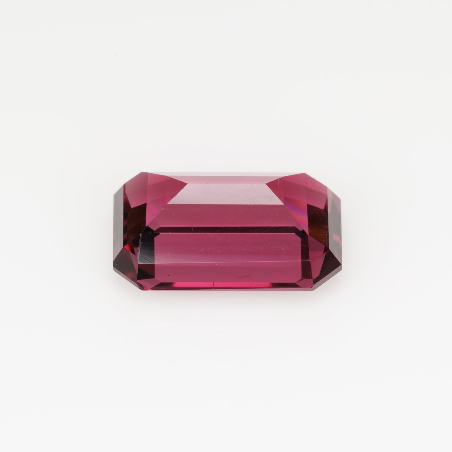 Faceted rhodolite garnet, 3 cts
