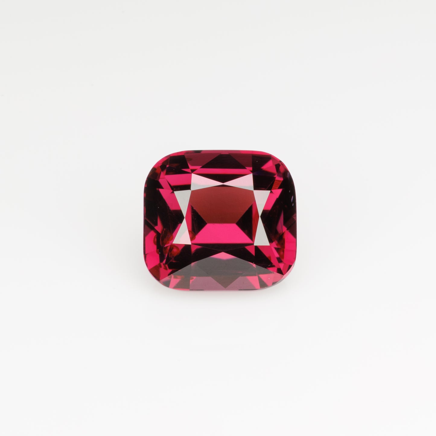 Faceted rhodolite garnet, 3.8 cts