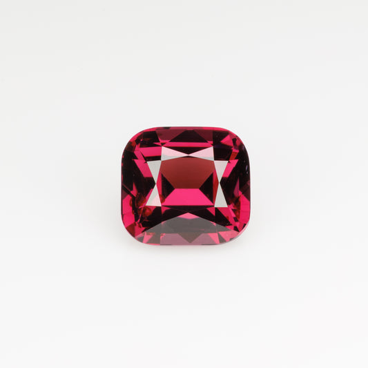 Faceted rhodolite garnet, 3.8 cts