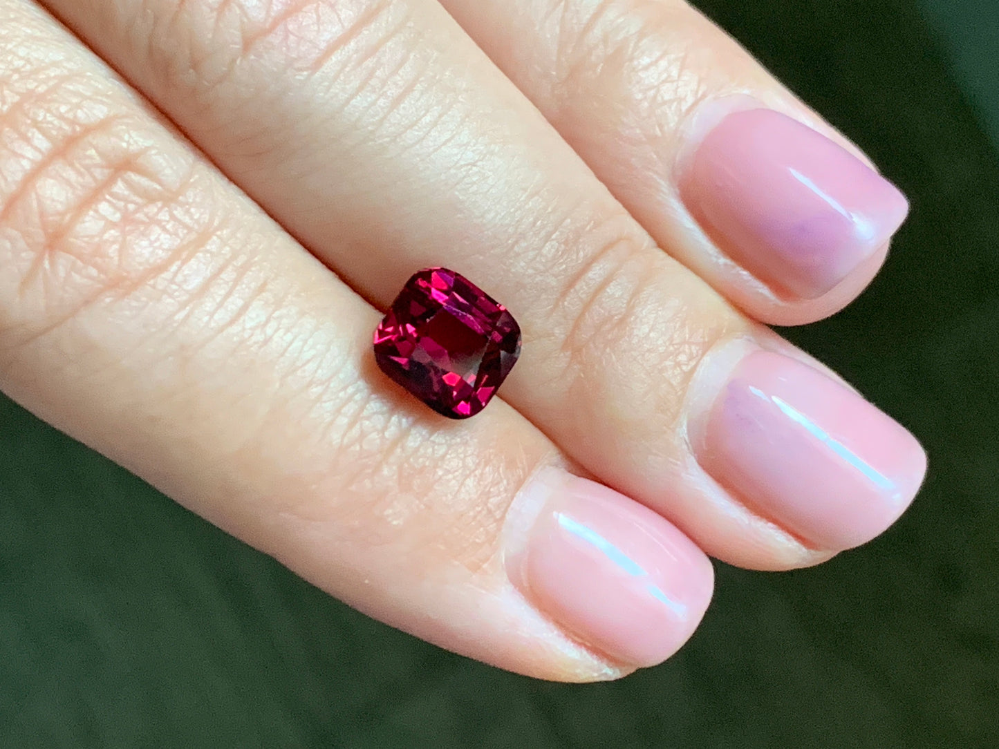 Faceted rhodolite garnet, 3.8 cts