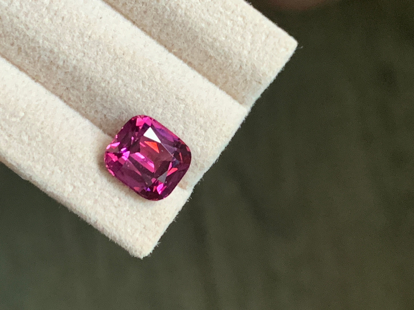 Faceted rhodolite garnet, 3.64 cts