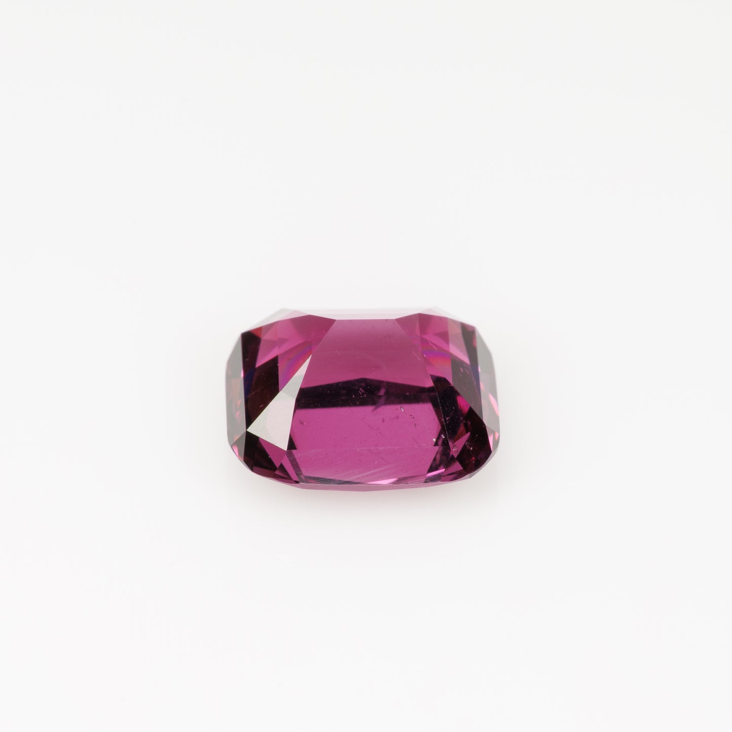 Faceted rhodolite garnet, 3.64 cts