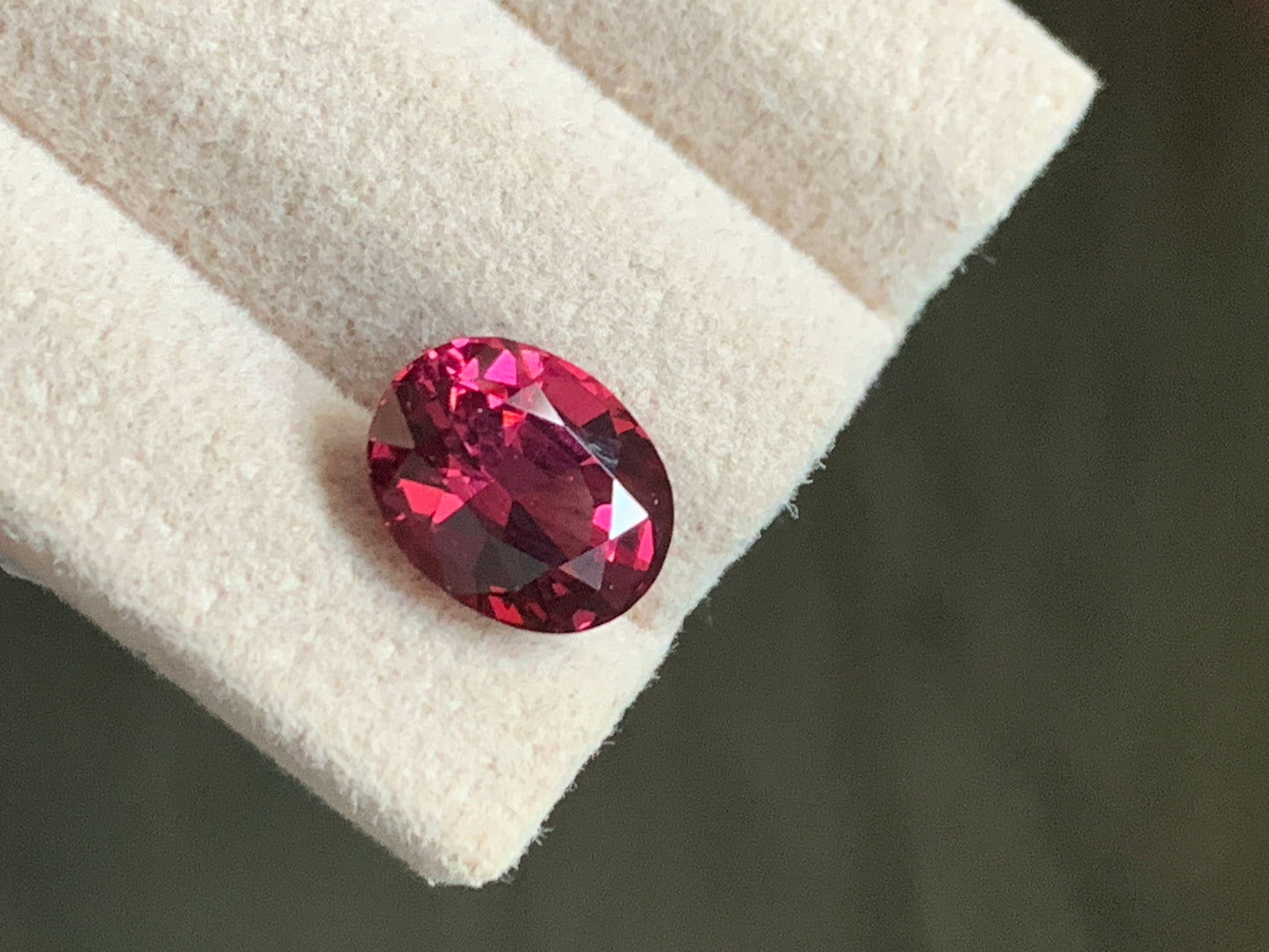 Faceted rhodolite garnet, 3.55 cts