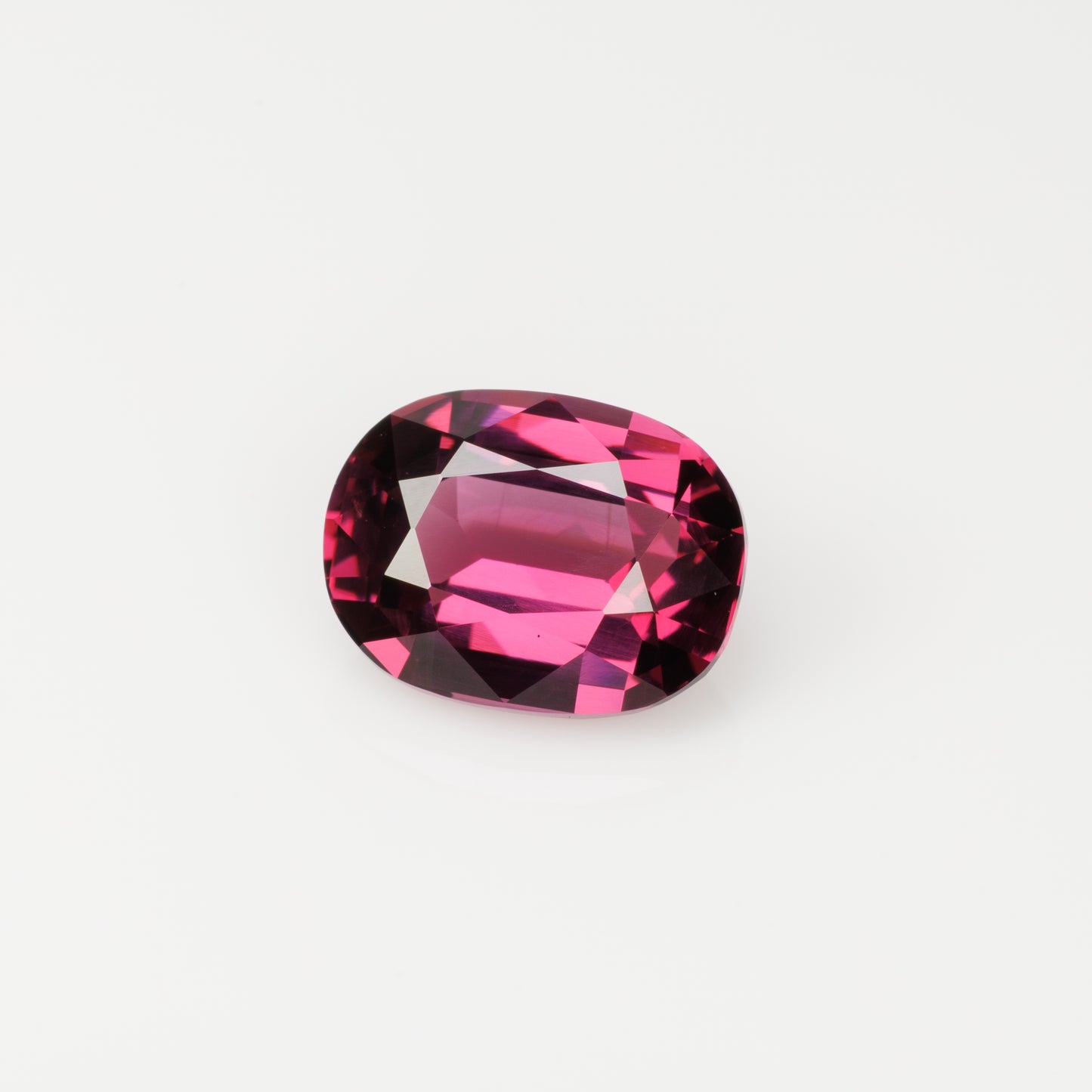 Faceted rhodolite garnet, 3.02 cts