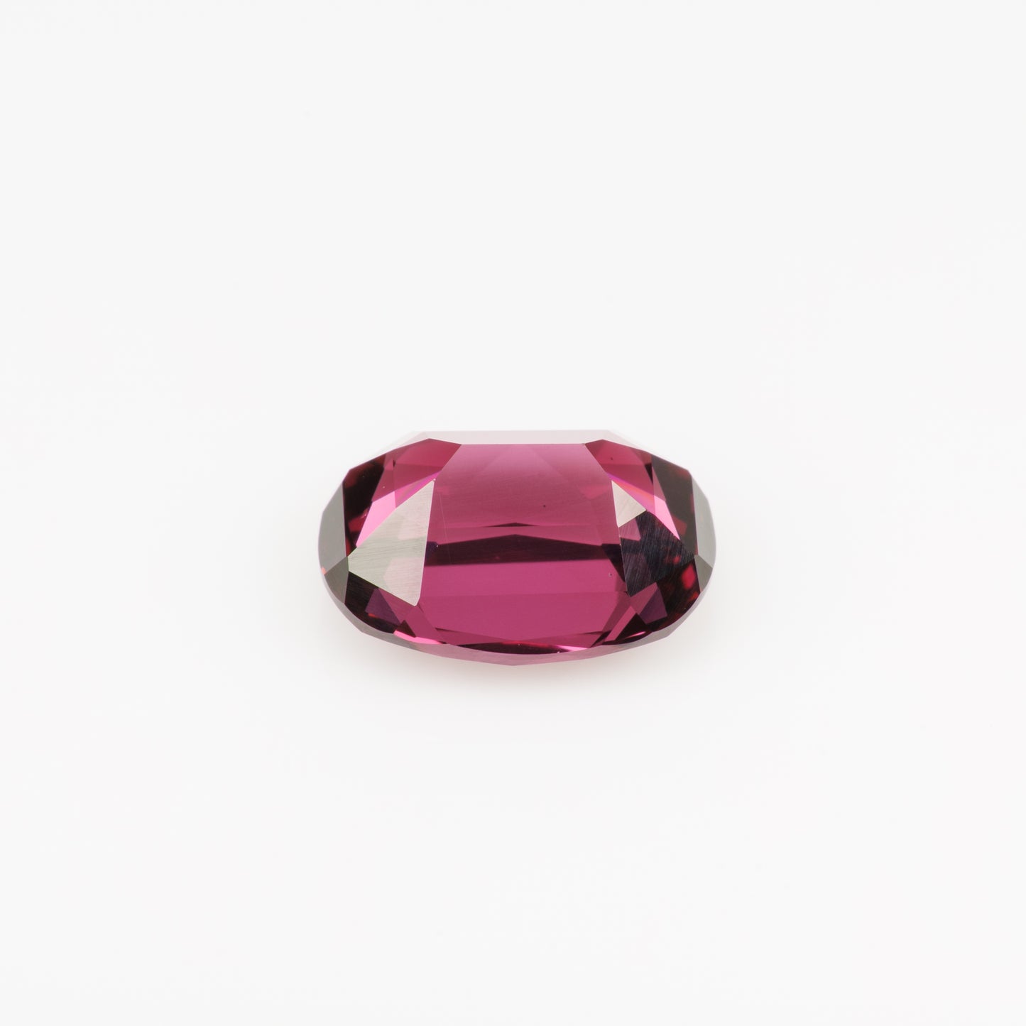 Faceted rhodolite garnet, 3.02 cts