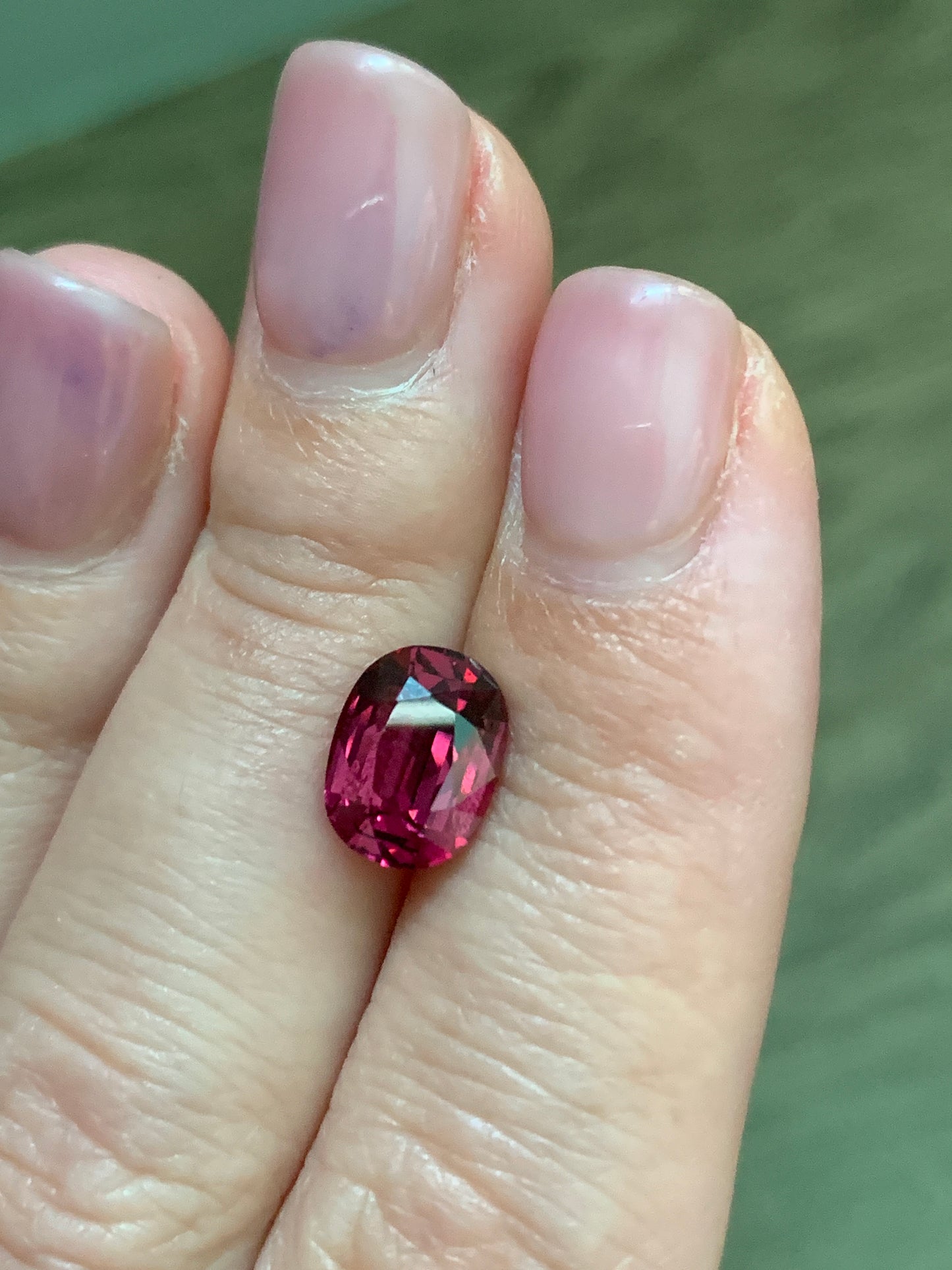 Faceted rhodolite garnet, 3.02 cts