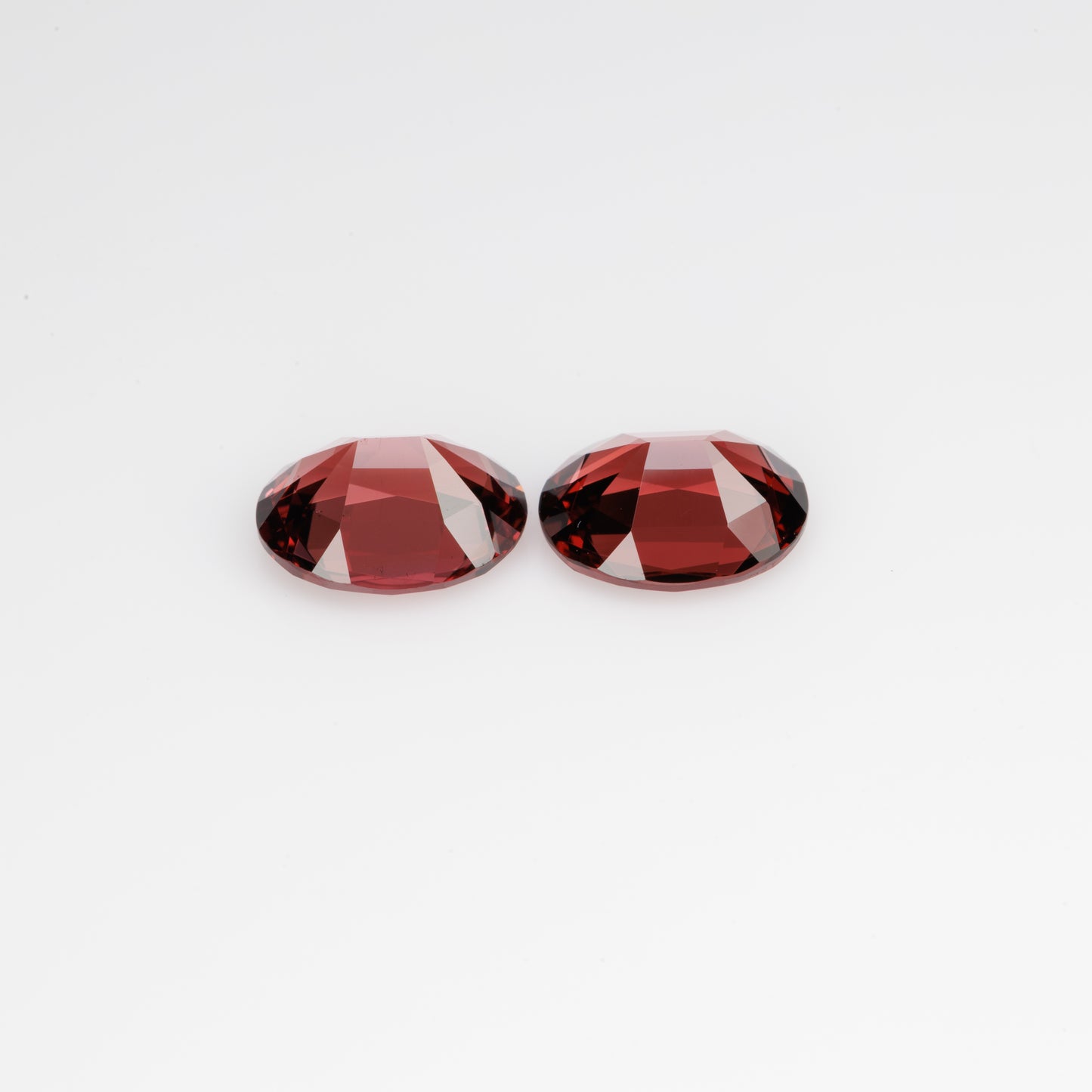 2.73 cts, Faceted oval Malaya garnet pair