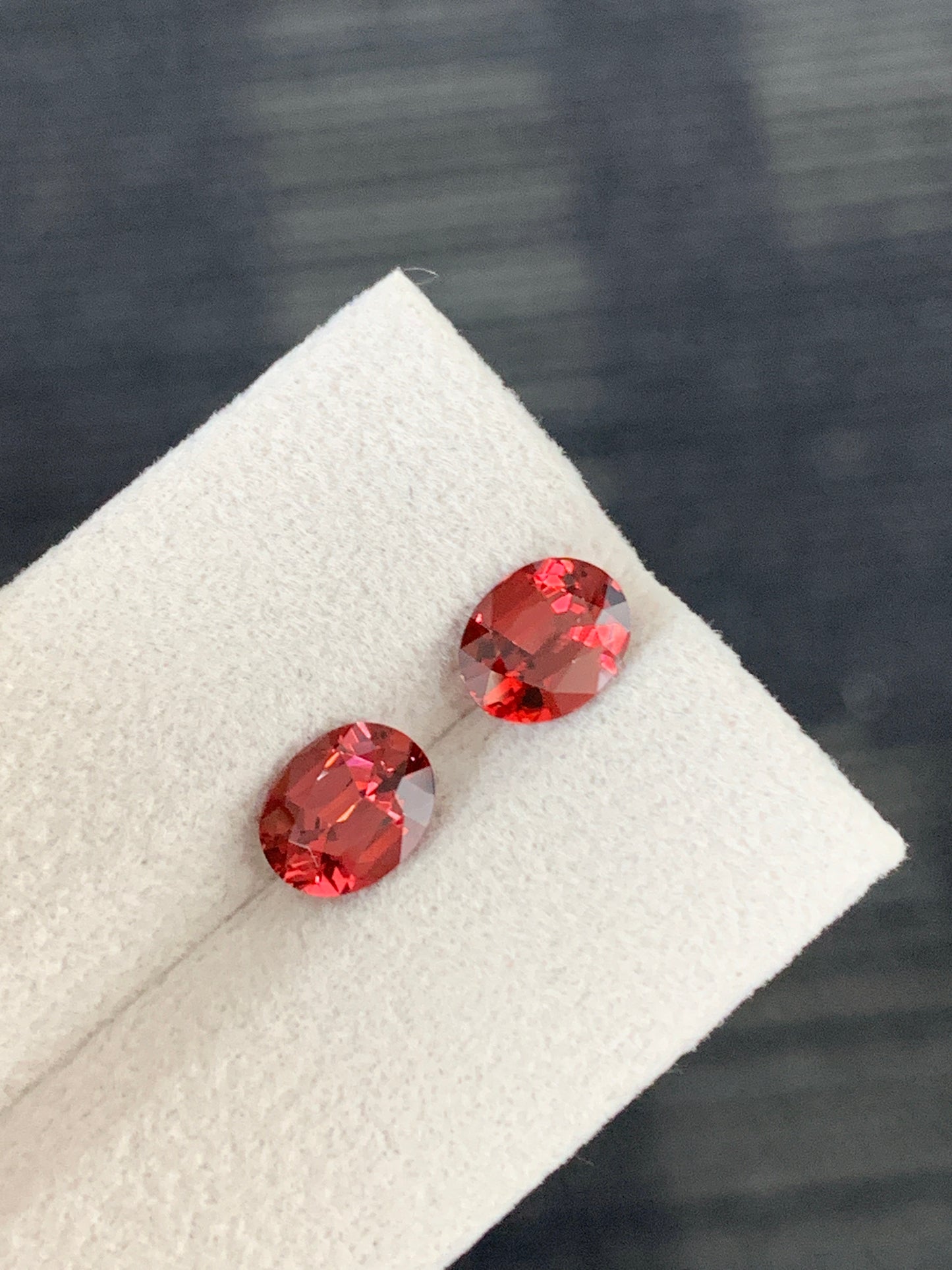 2.73 cts, Faceted oval Malaya garnet pair