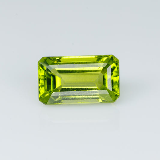 2.83 cts, Faceted peridot emerald cut
