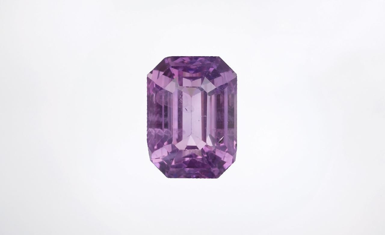 3.07 cts, Untreated pinkish purple sapphire with a GIA certificate
