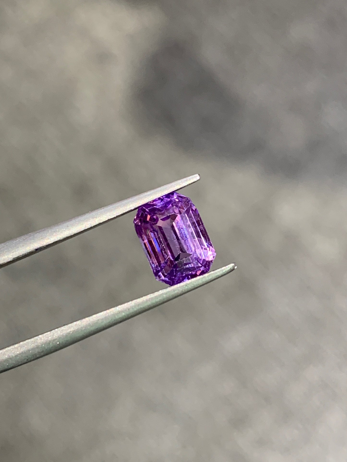 3.07 cts, Untreated pinkish purple sapphire with a GIA certificate