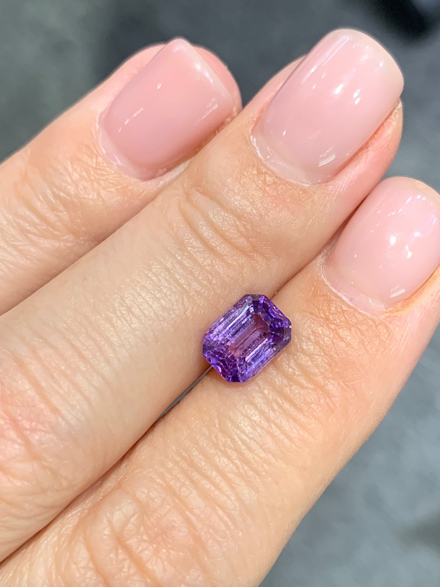 3.07 cts, Untreated pinkish purple sapphire with a GIA certificate