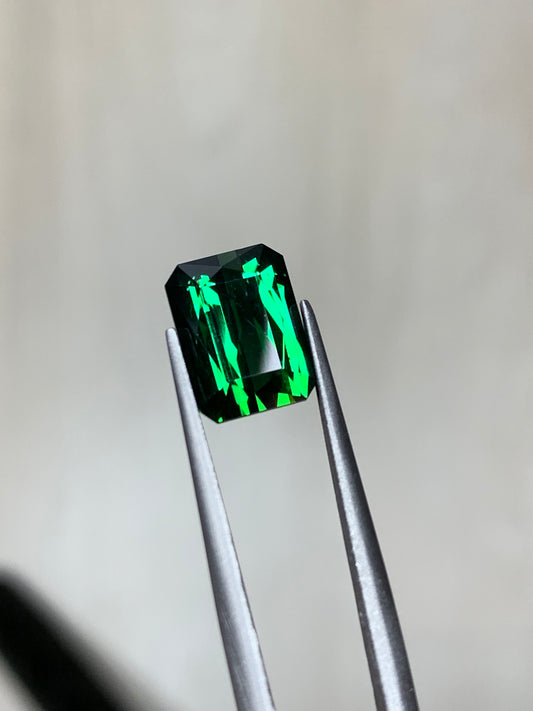 Vivid green tourmaline gemstone, faceted afghan tourmaline 4.1 ct