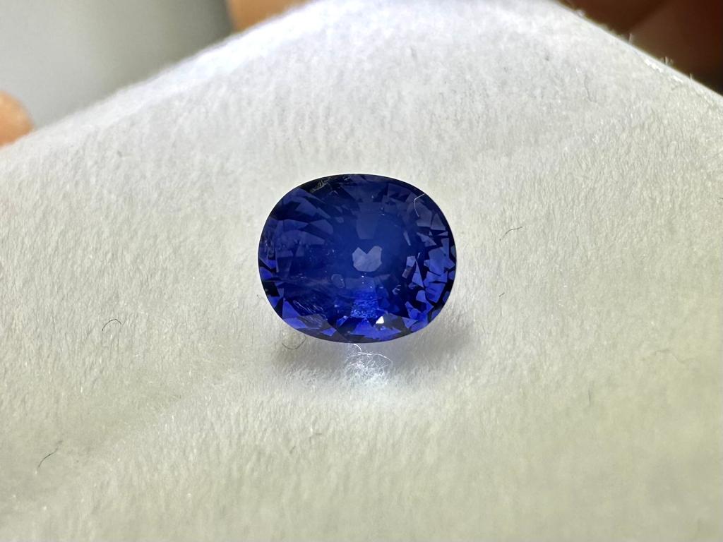Peacock color blue sapphire heat treatment 1.57 ct