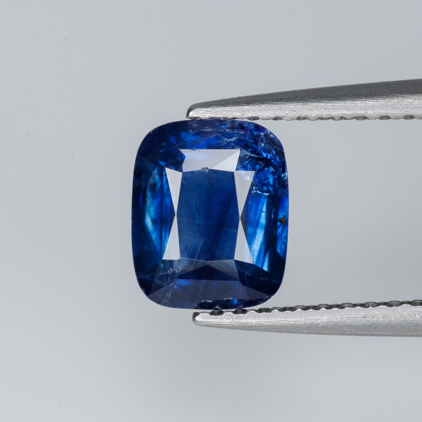 1.15 cts, Certified royal blue sapphire