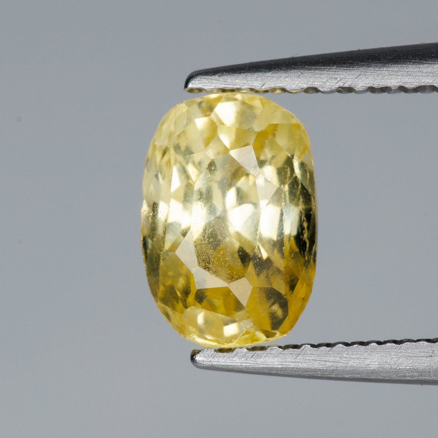 1.03 ct, Faceted yellow sapphire