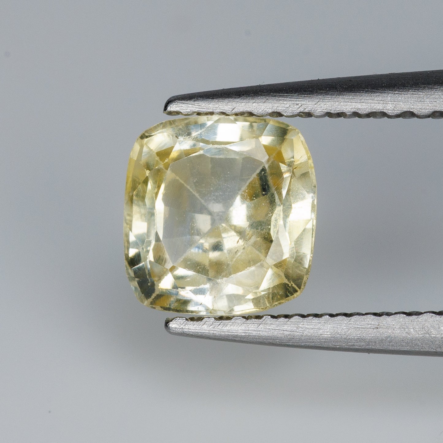 1.01 ct, Faceted yellow sapphire