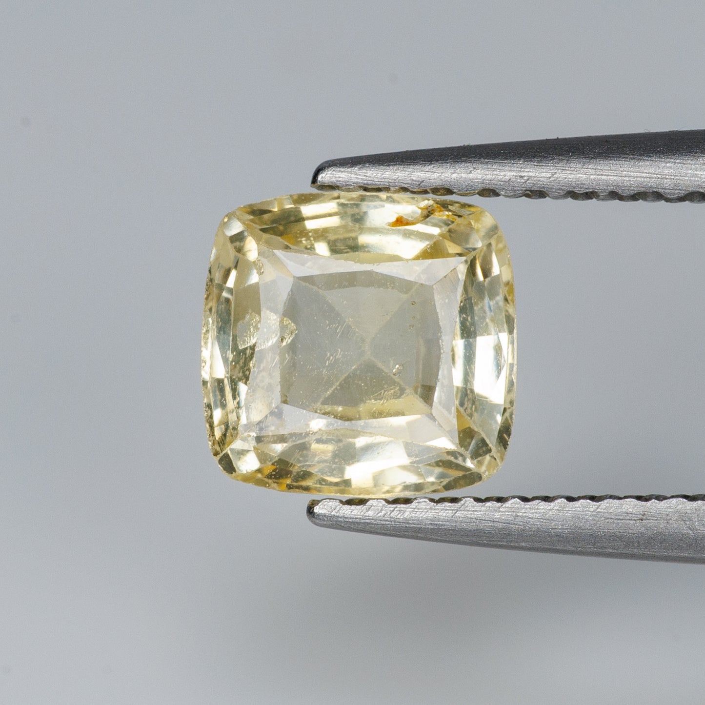 1.04 ct, Faceted yellow sapphire