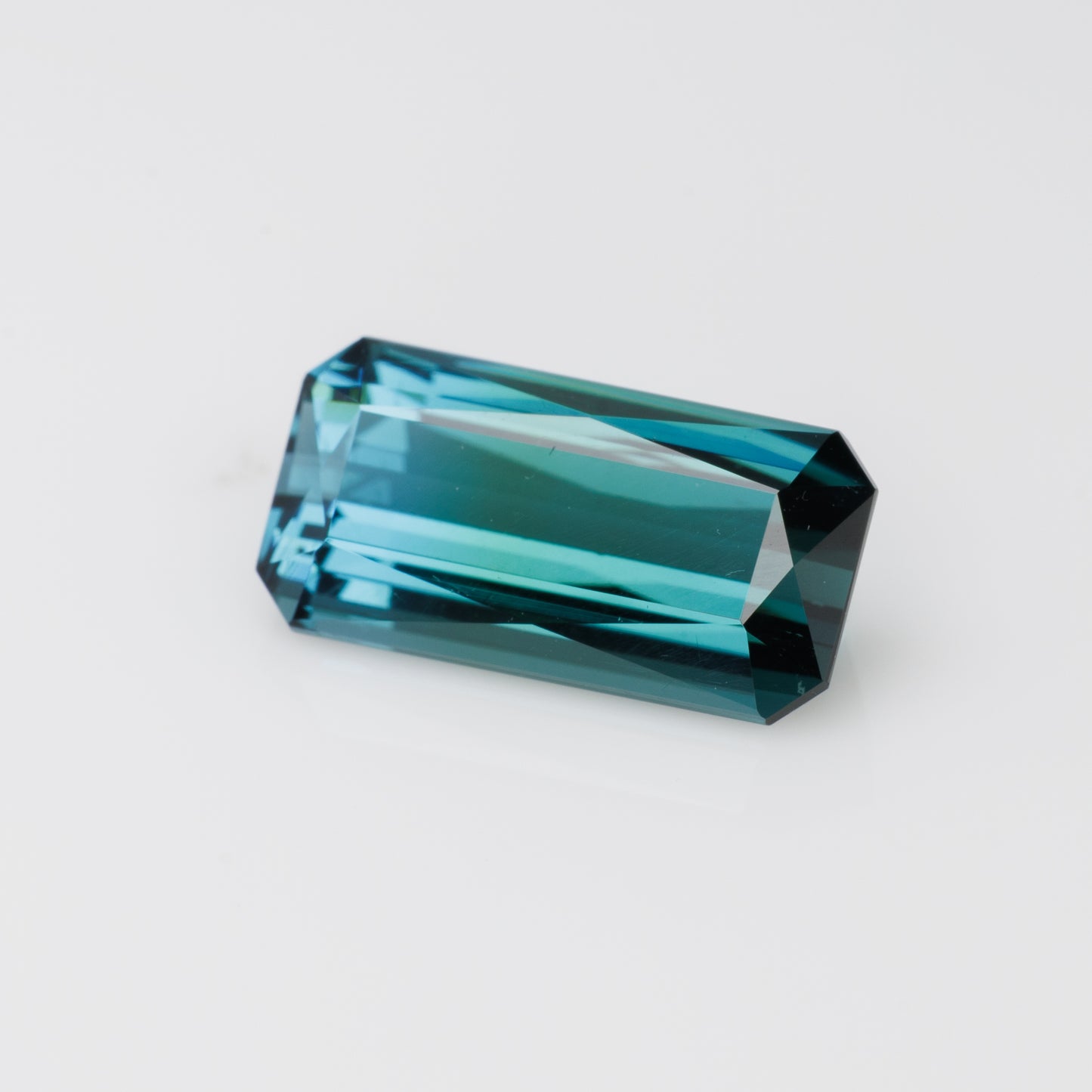 2.83 ct, Faceted bi-color tourmaline