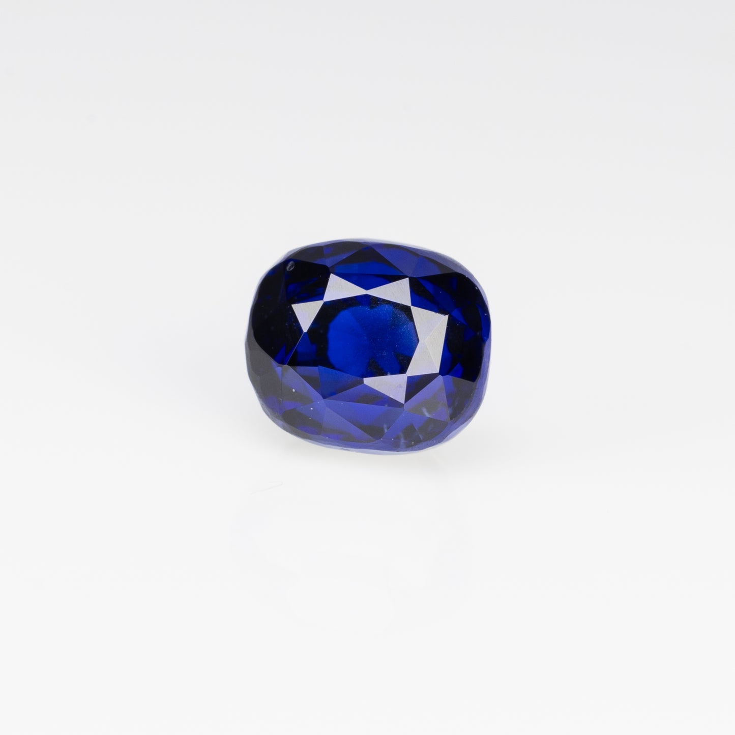 2.01 ct, Unique bi-color faceted sapphire