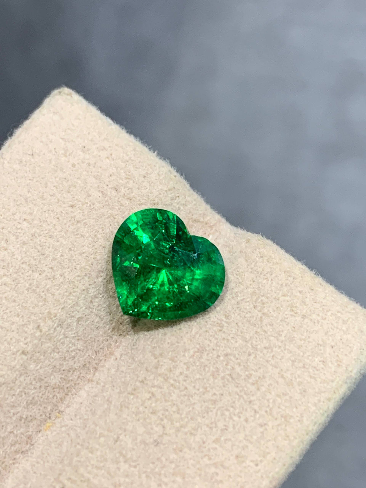 2.5 cts, Perfect cut faceted tsavorite grossular garnet heart shape