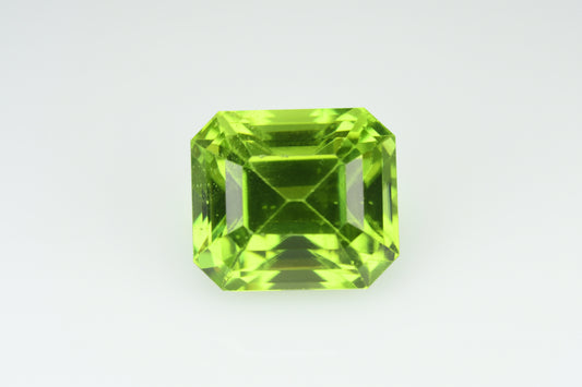 Faceted green peridot 5.45 ct