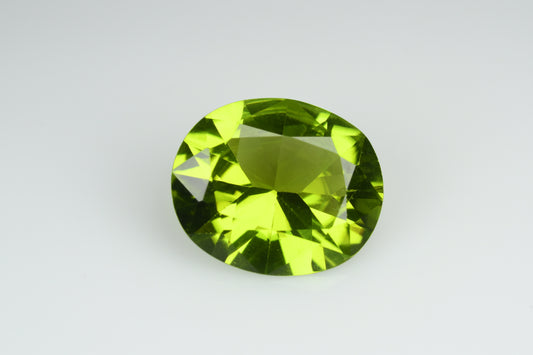 Faceted green peridot 4.26 ct
