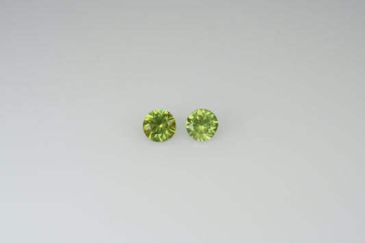 Faceted demantod garnet pair 0,21 ct