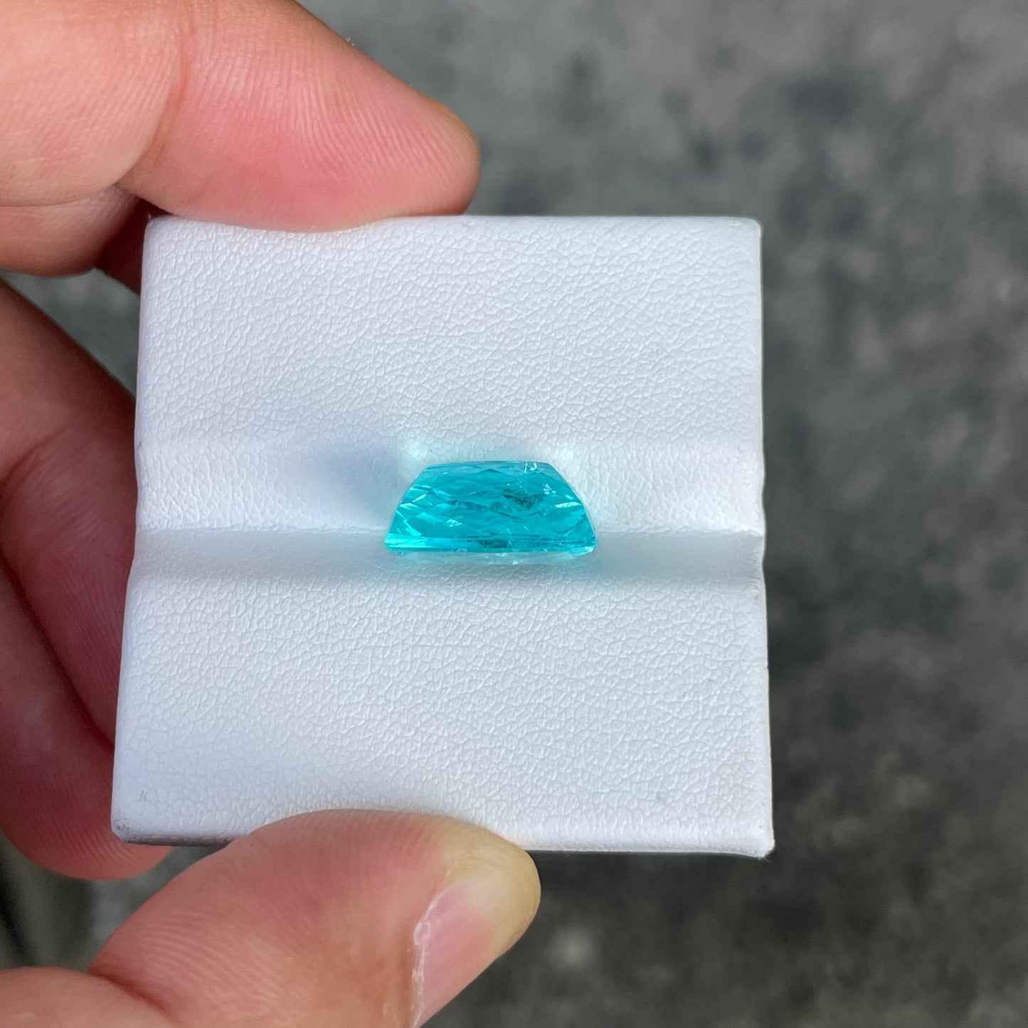 Paraiba Tourmaline 8 ct, rare neon Blue color