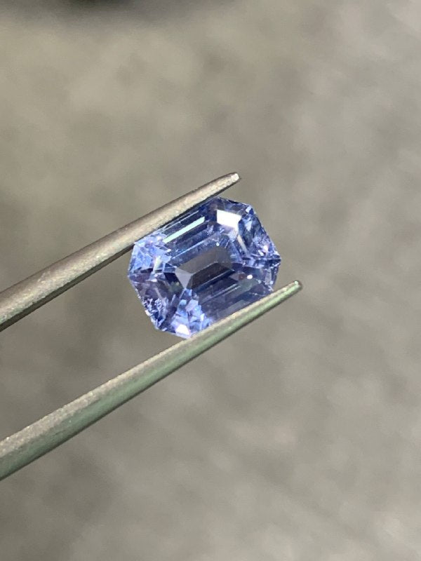 3.77 cts, Faceted untreated blue sapphire with a GIA certificate