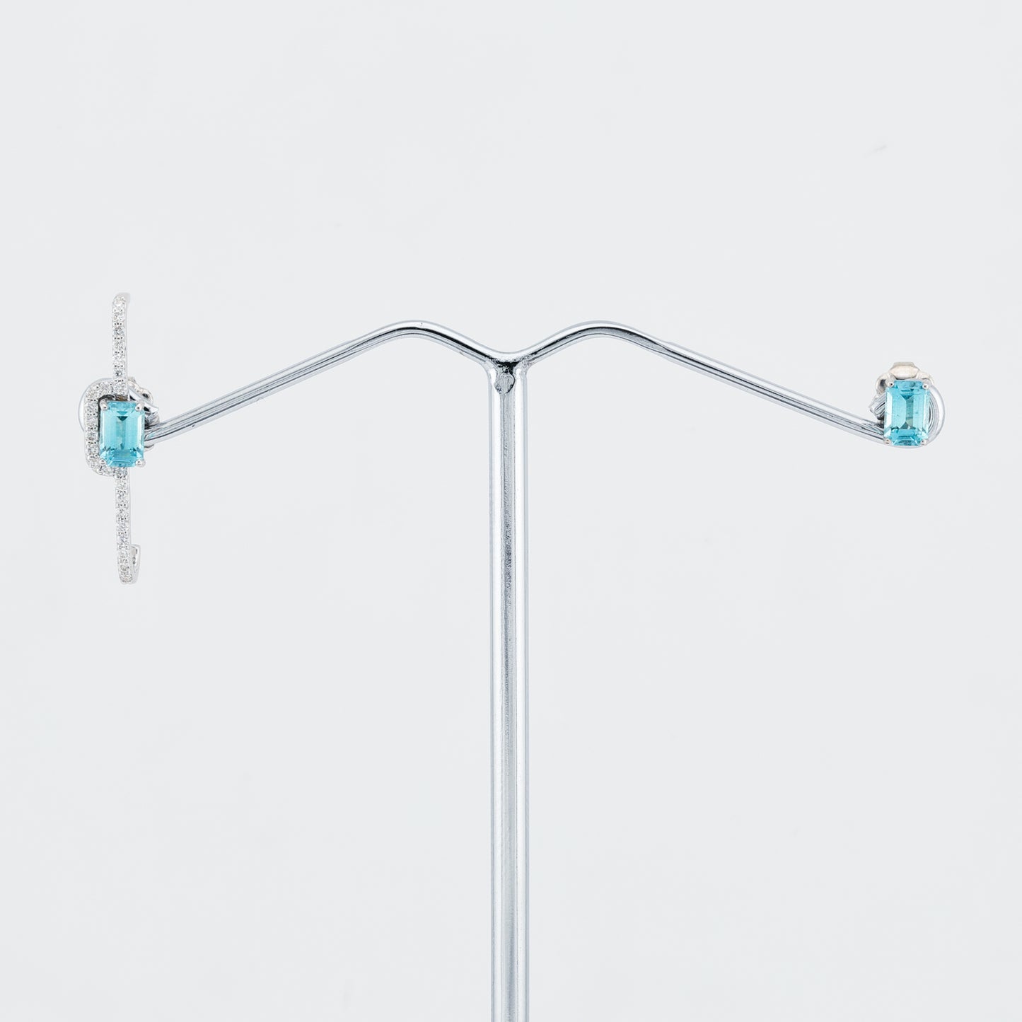 Earrings in white gold with blue Afghan tourmalines