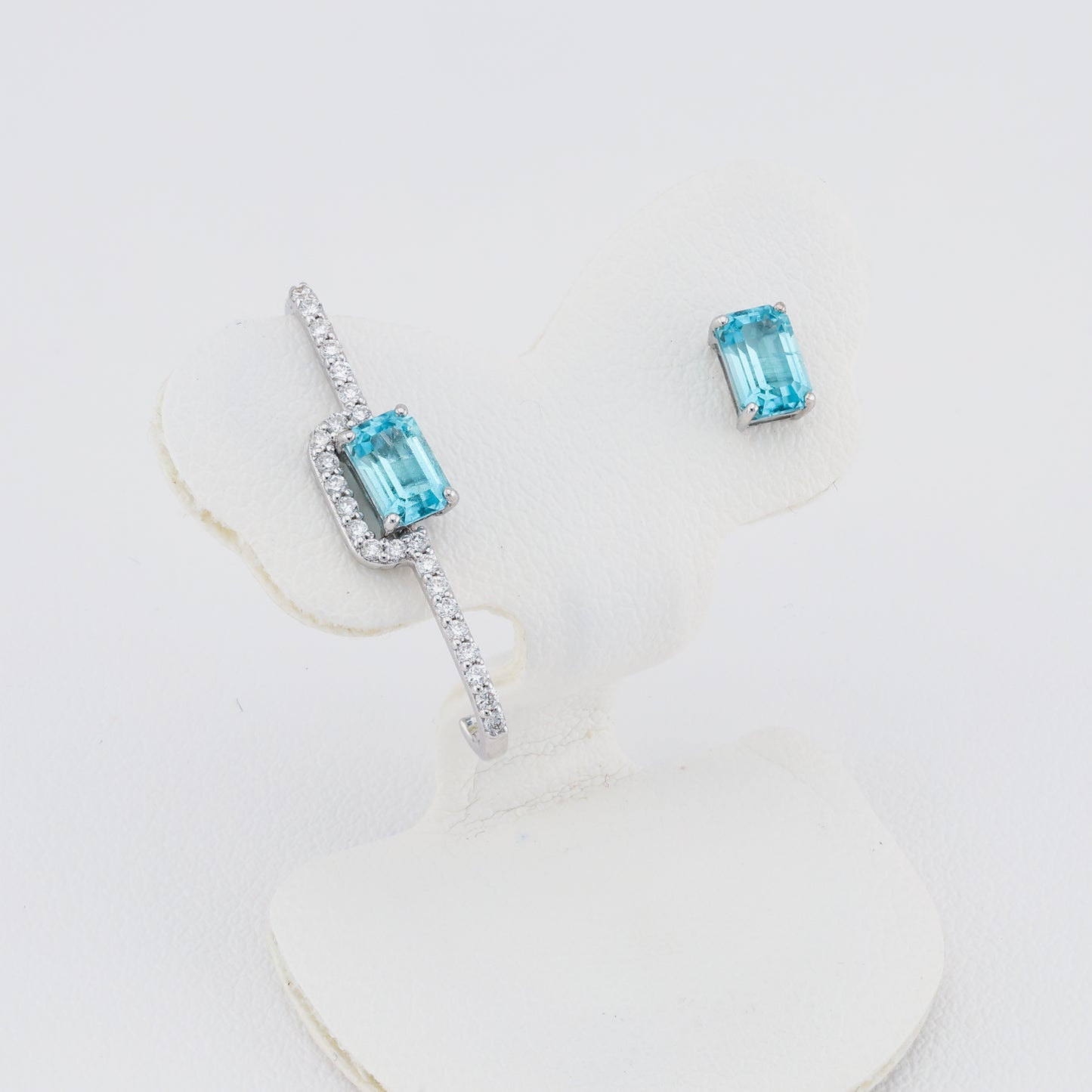 Earrings in white gold with blue Afghan tourmalines