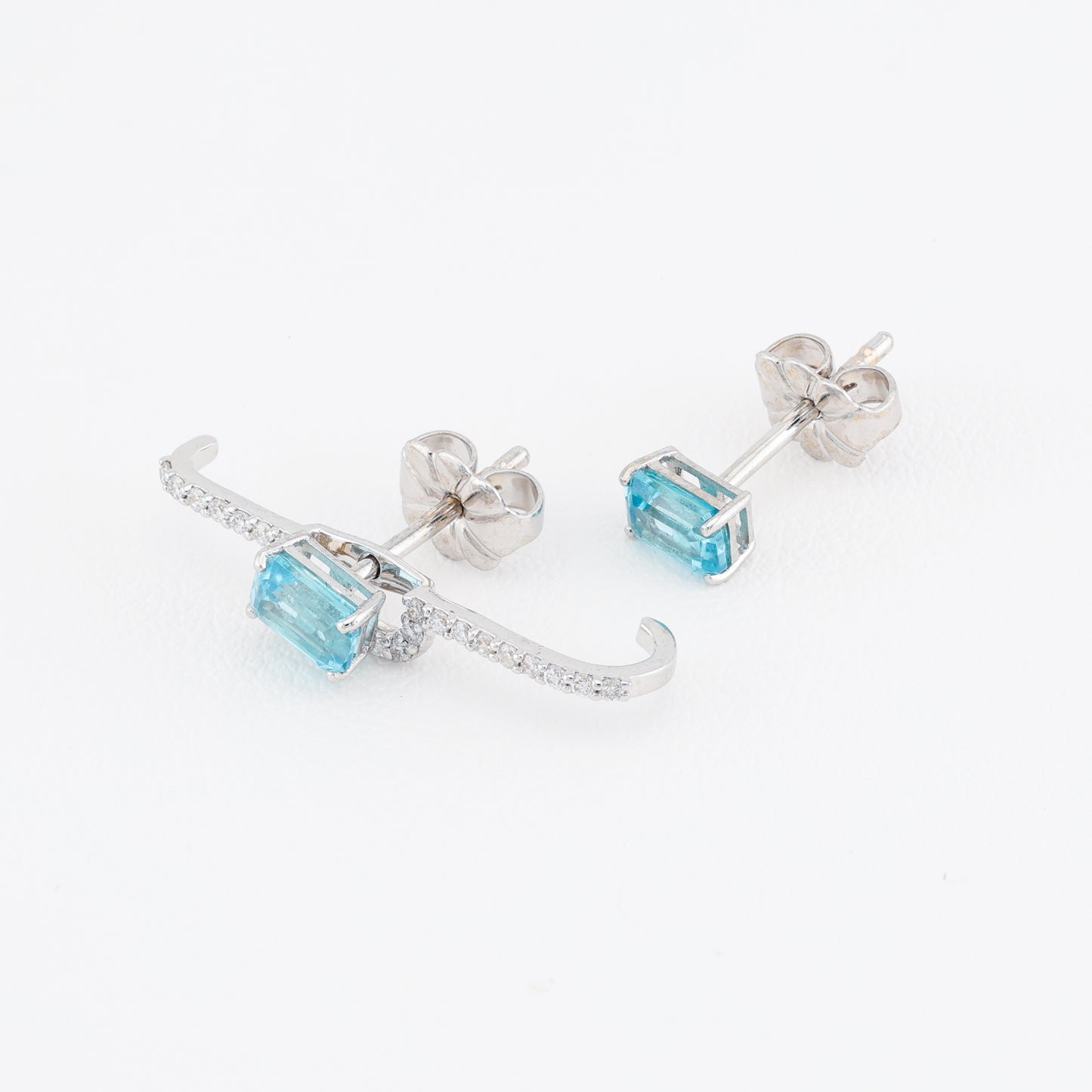 Earrings in white gold with blue Afghan tourmalines