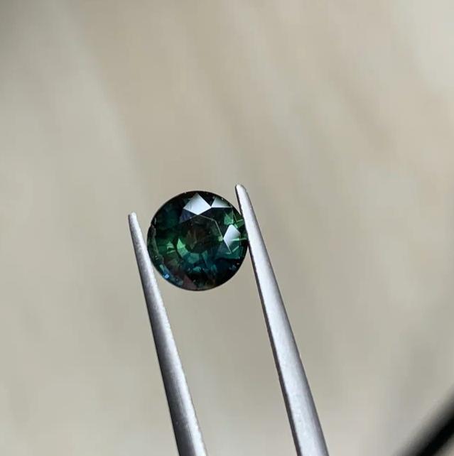 Faceted Parti Sapphire 2.2 ct