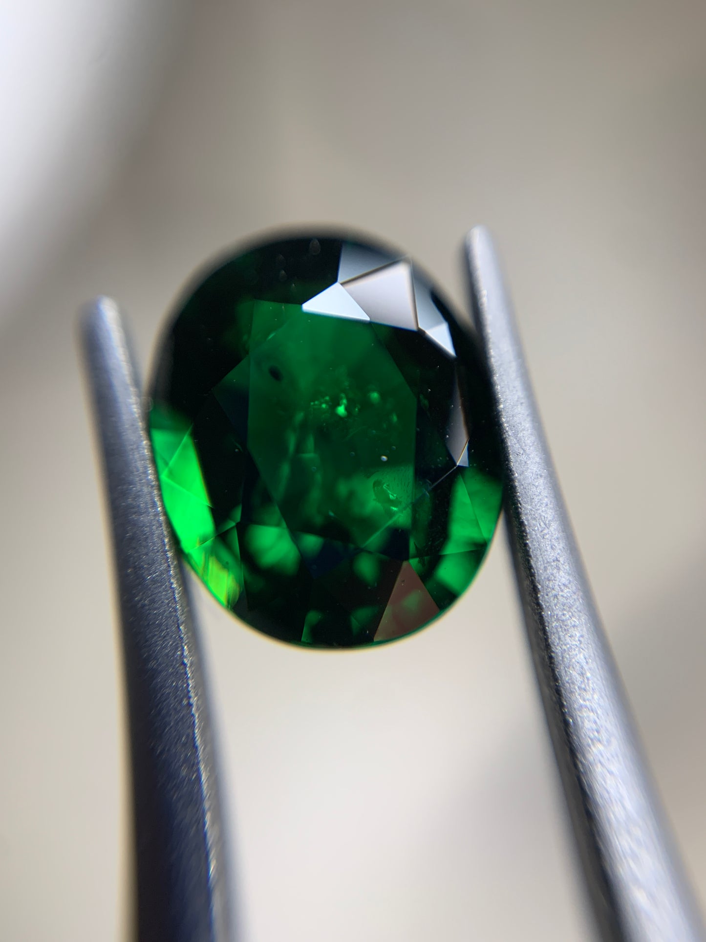 Faceted tsavorite grosullar garnet 2.05 cts