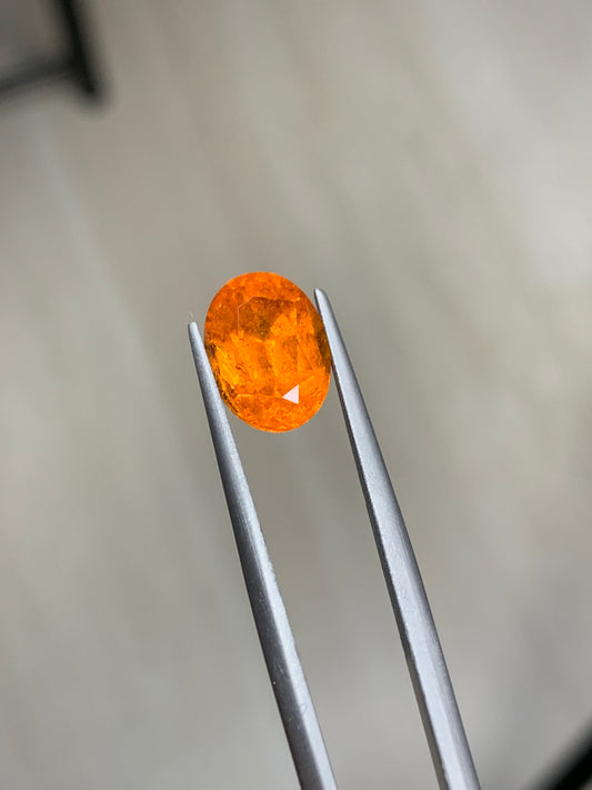 Oval spessartite garnet, Mandarin garnet 5.2 cts