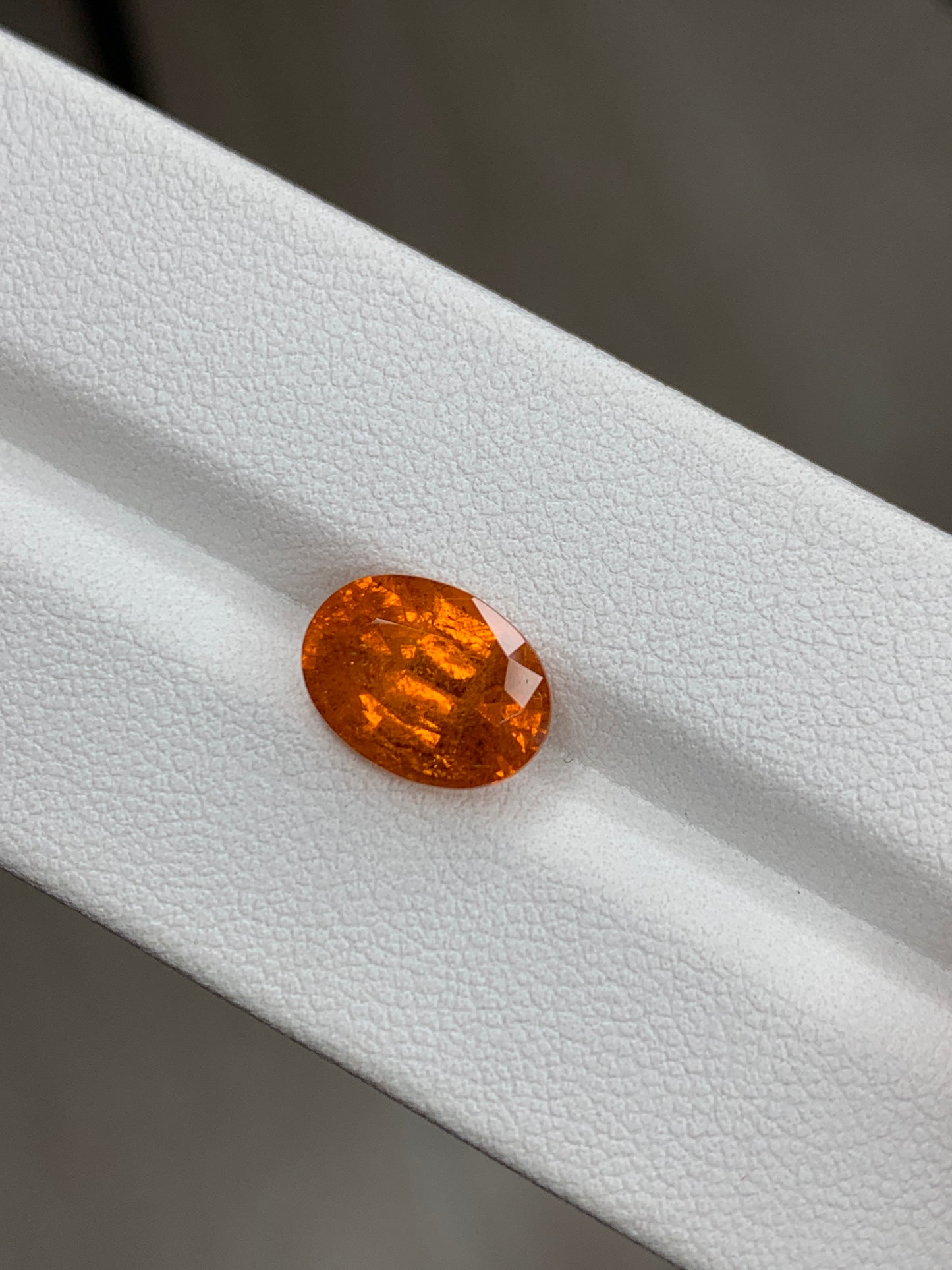 Oval spessartite garnet, Mandarin garnet 5.2 cts