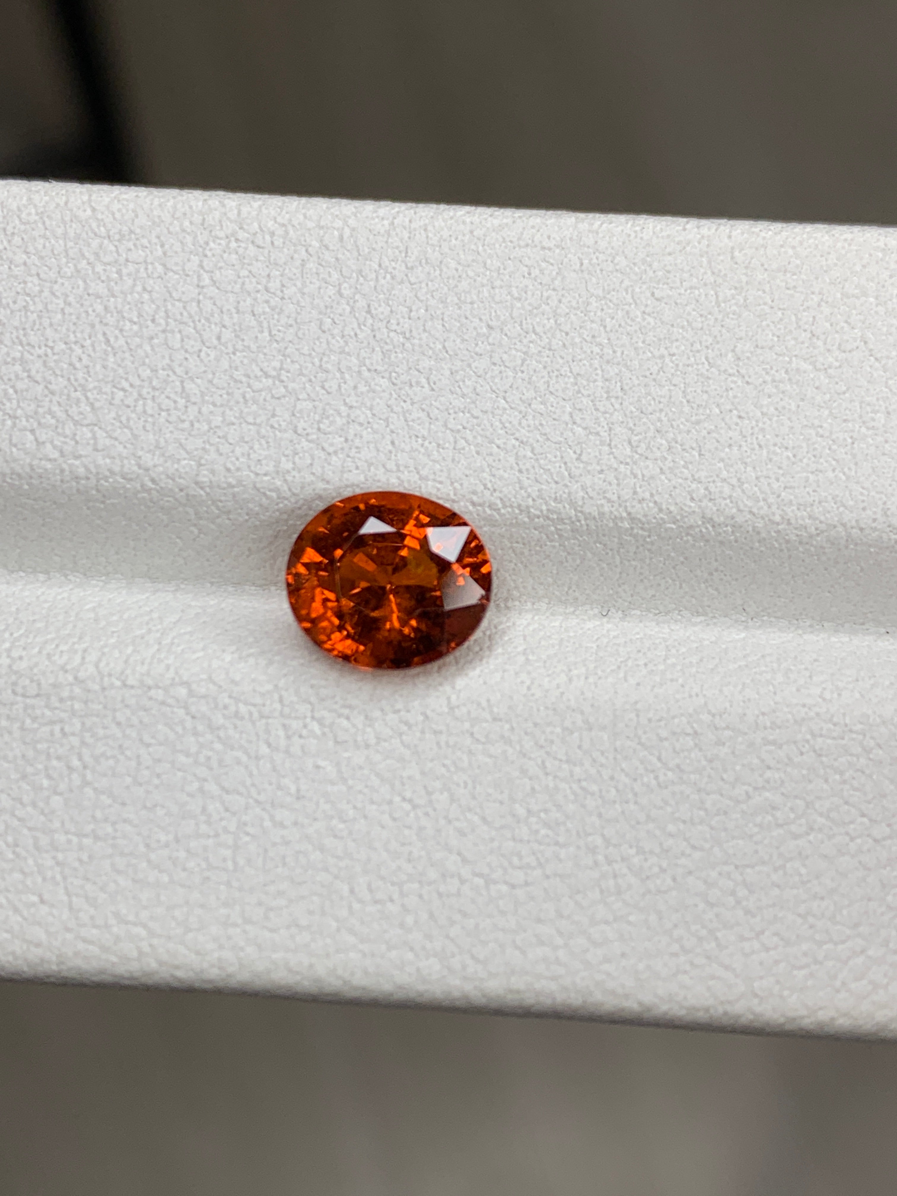 Ovaler facettierter Mandaringranat Spessartin orange 6x5mm hot 1,07ct (Nr.498)