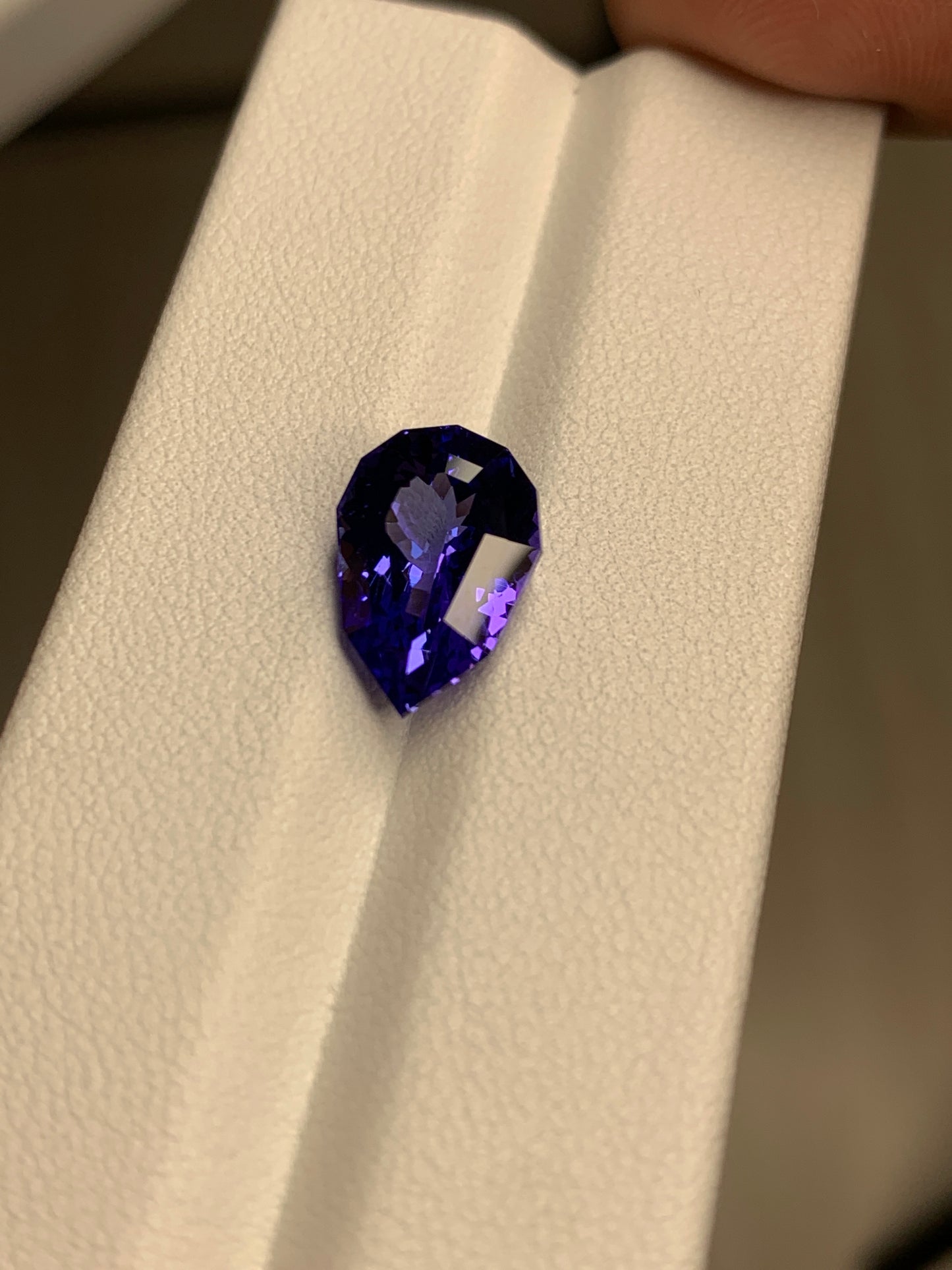 Faceted tanzanite 5.54 ct