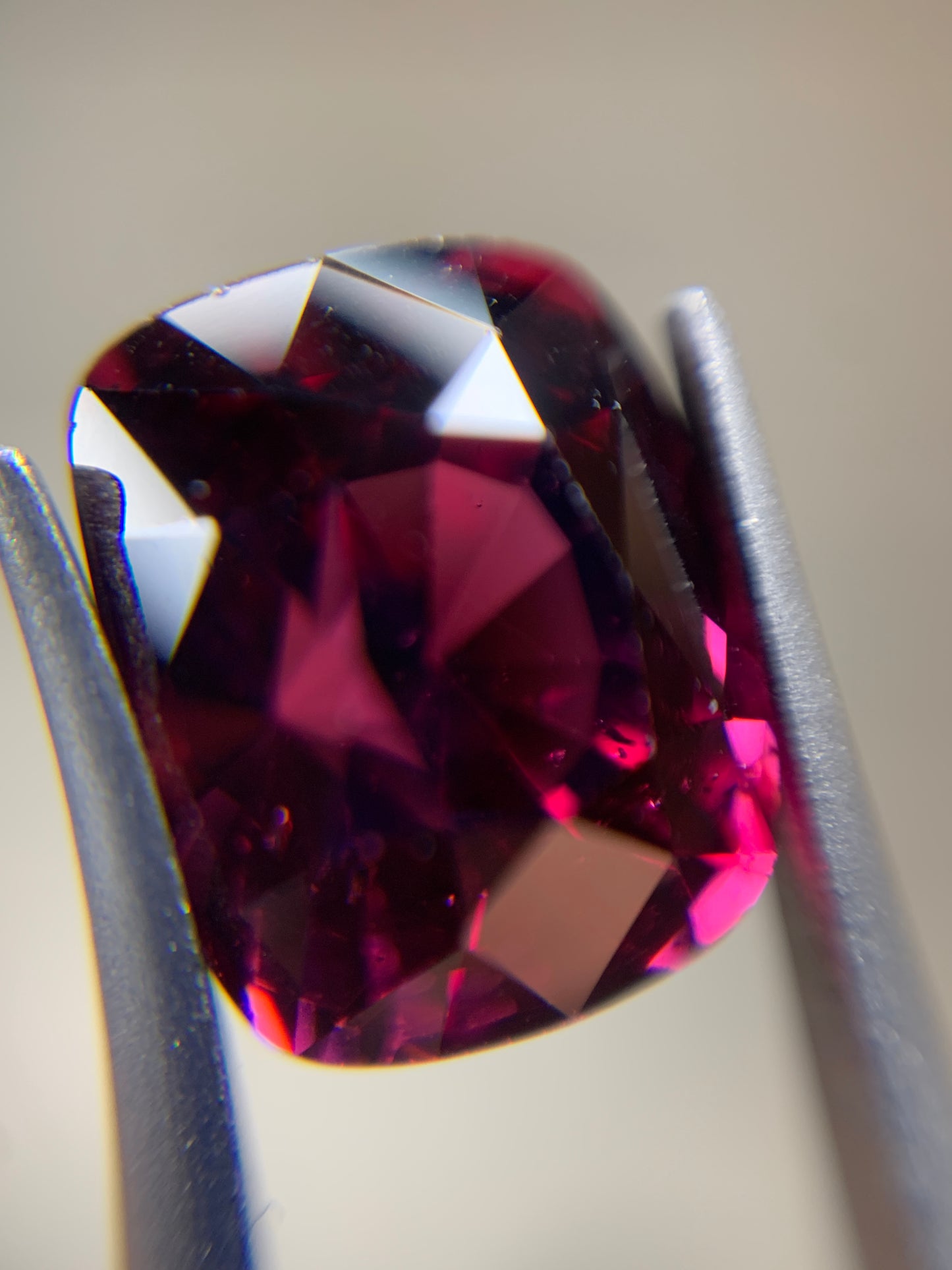 Faceted red almandine garnet 6.8 ct