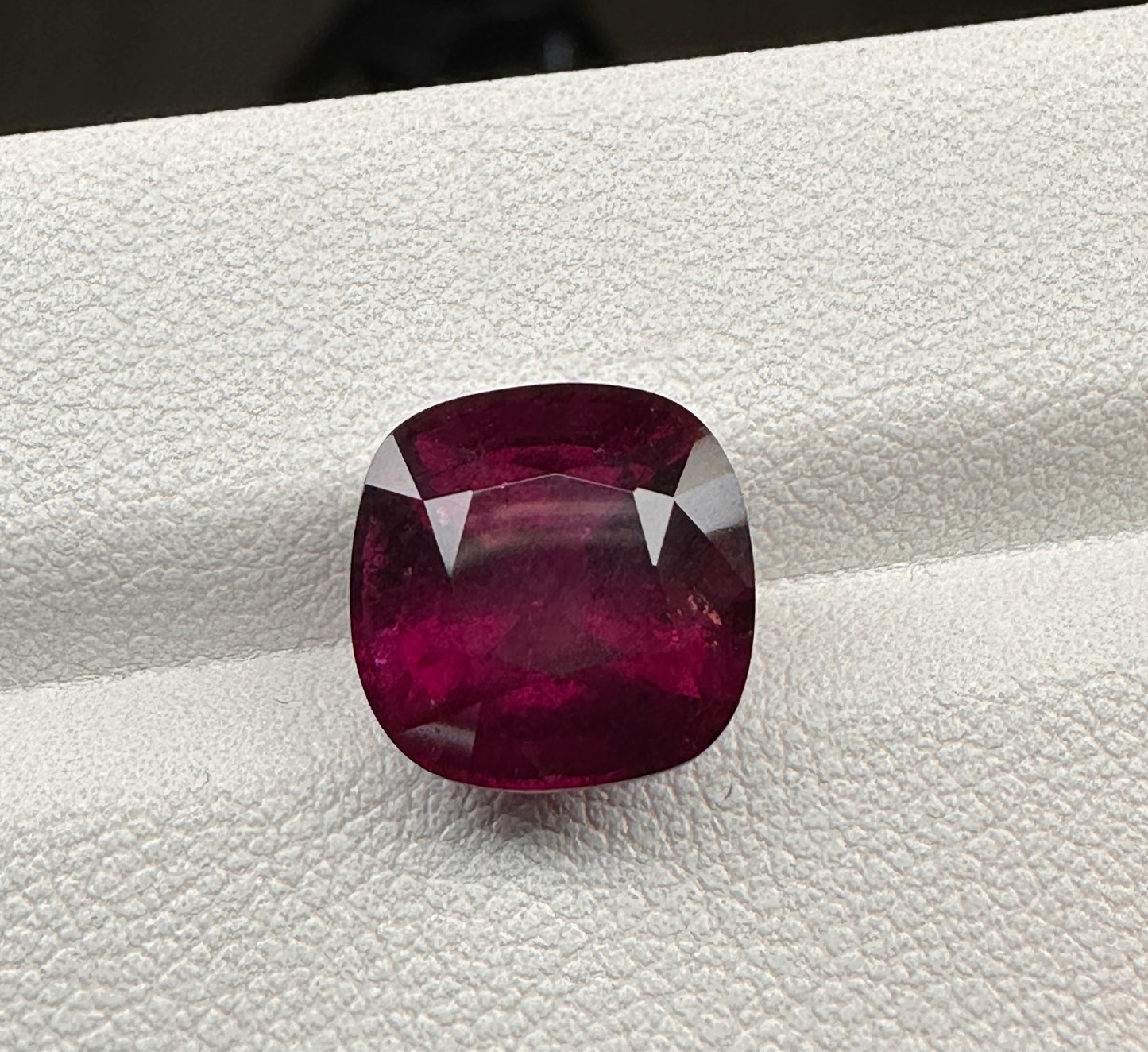 Faceted almandine garnet 7.9 ct