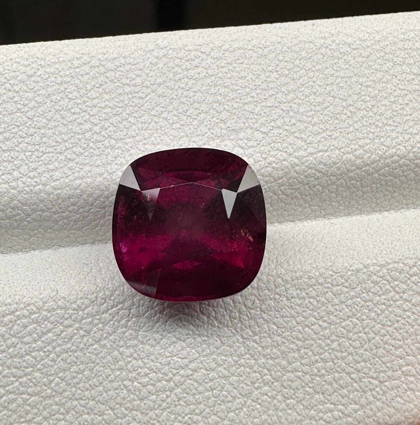Faceted almandine garnet 7.9 ct