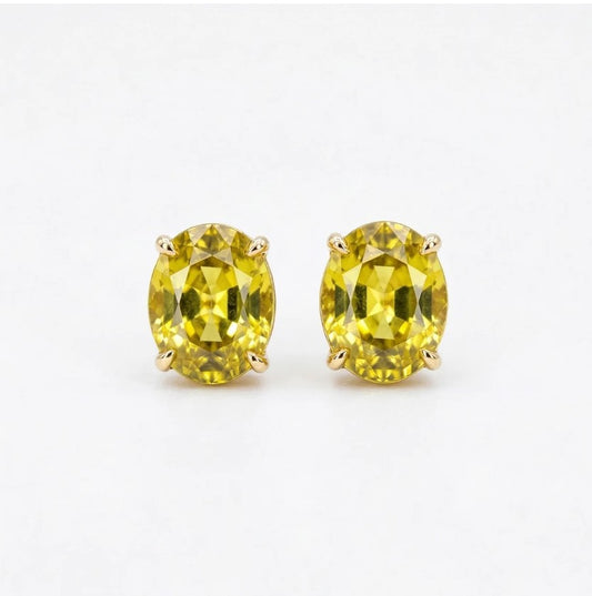 18K golden stud earrings with faceted Madagascan yellow sphene